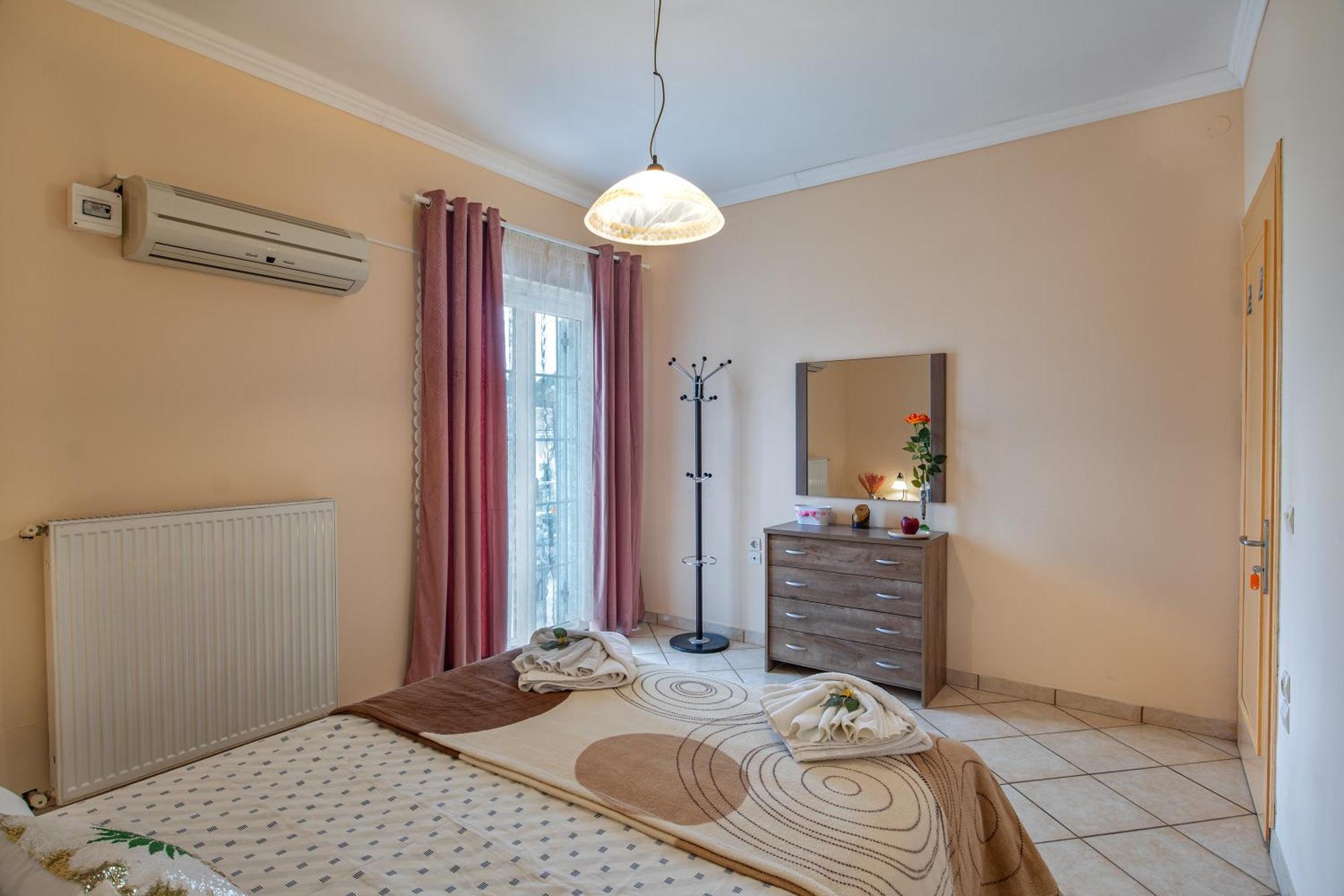 House Of Velenia - 2 Bedroom Apartment Near Old Town, Airport And Bus Station Corfu  외부 사진